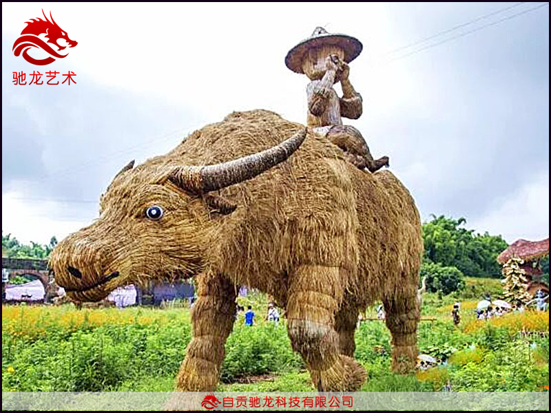 四川農(nóng)民豐收節(jié)-牛耕地造型稻草雕